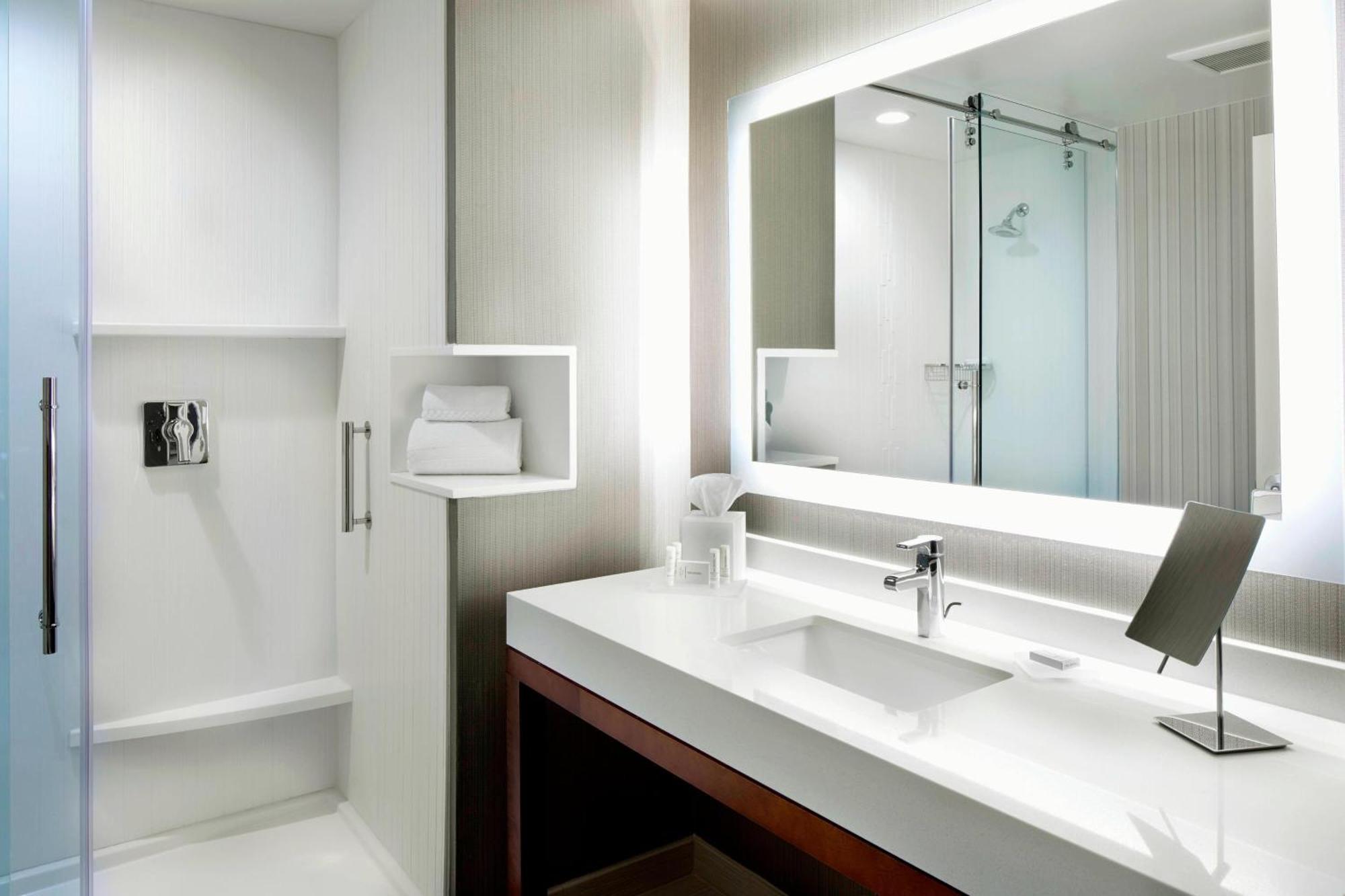 Courtyard By Marriott Houston Intercontinental Airport Hotel Buitenkant foto