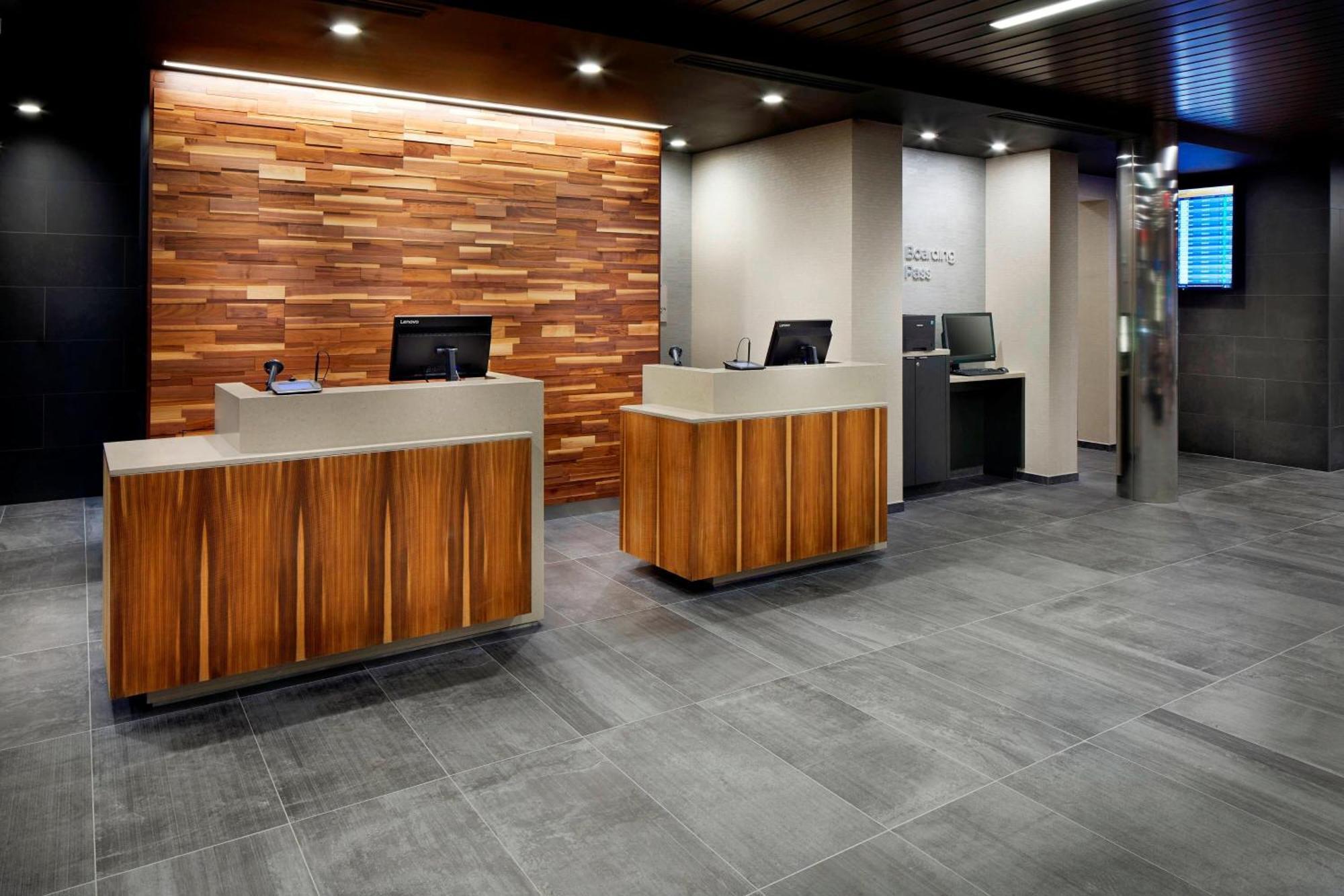 Courtyard By Marriott Houston Intercontinental Airport Hotel Buitenkant foto