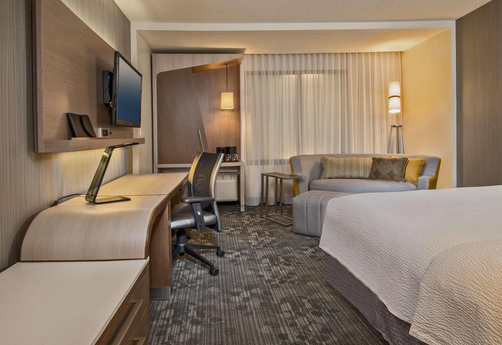Courtyard By Marriott Houston Intercontinental Airport Hotel Buitenkant foto