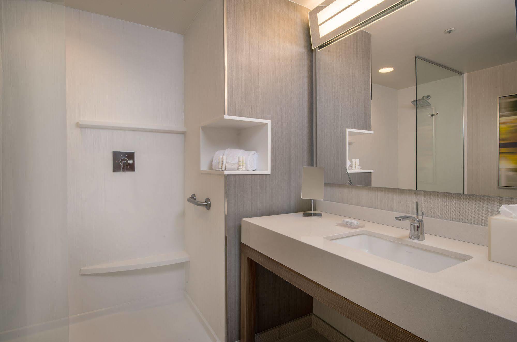 Courtyard By Marriott Houston Intercontinental Airport Hotel Buitenkant foto