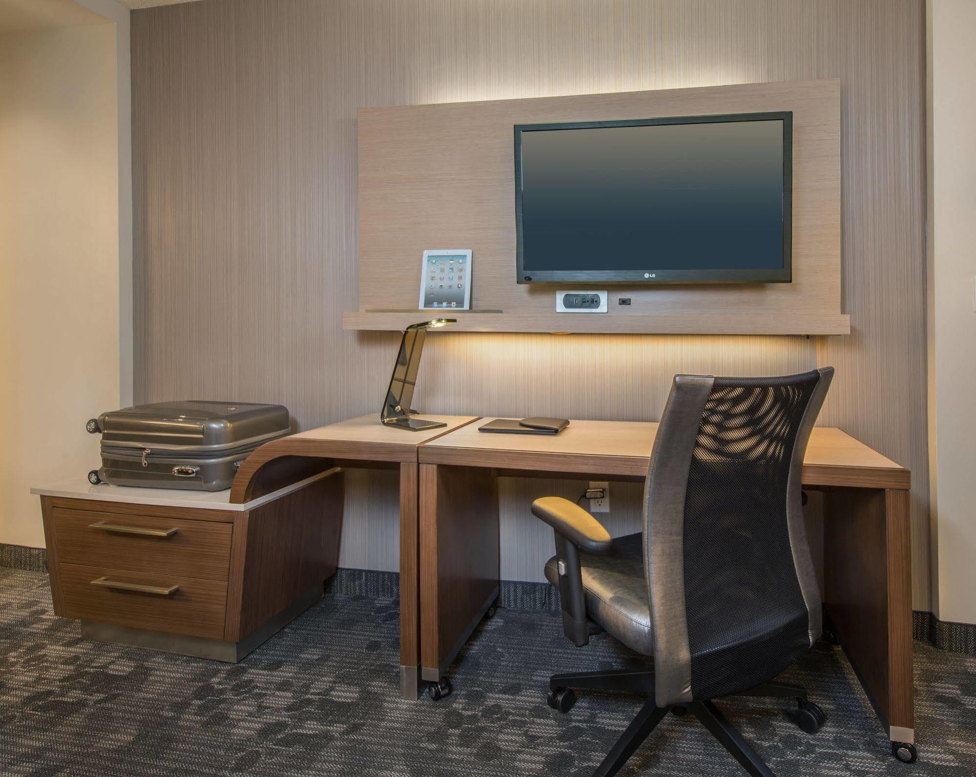 Courtyard By Marriott Houston Intercontinental Airport Hotel Buitenkant foto